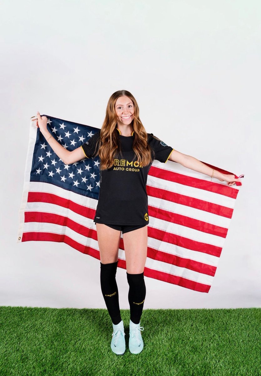 KatelynSoccer32's tweet photo. Freedom isn’t free. Remembering those who made the ultimate sacrifice this Memorial Day. 🇺🇸

@ImCollegeSoccer @ImYouthSoccer @SoCalGirlSoccer @ECNLgirls https://t.co/kzwSlxFfQ1
