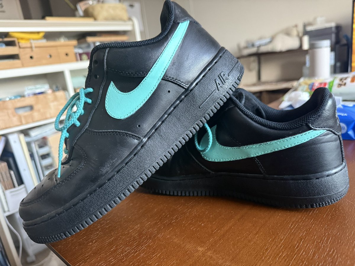 300円スニーカー検証垢👟スニしげ tweet media
