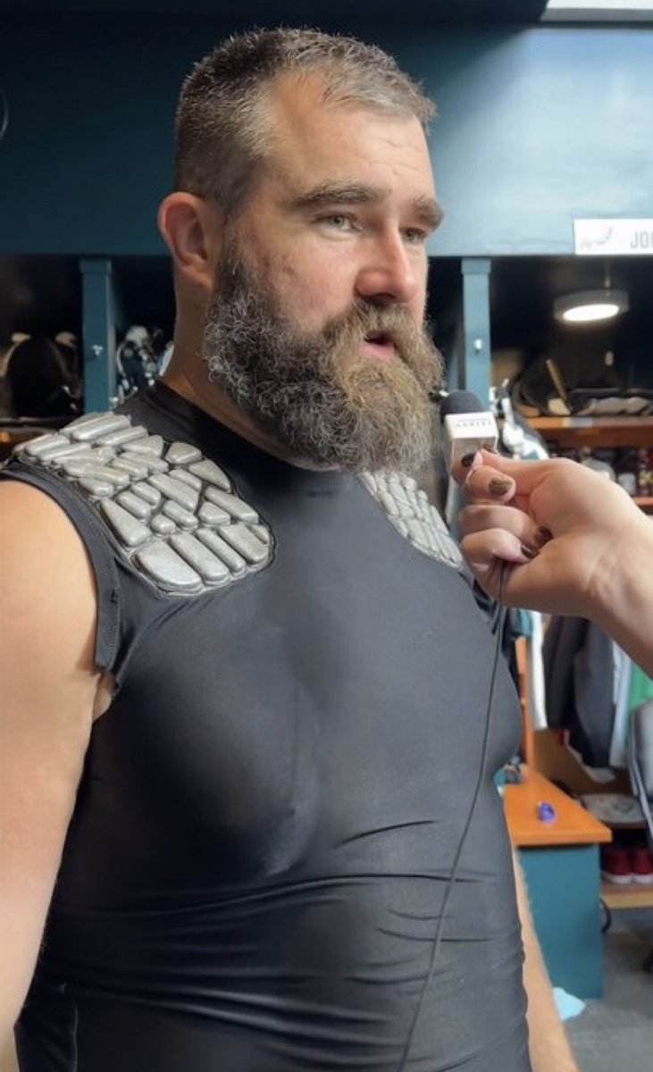TheMale_Central's tweet photo. Jason Kelce https://t.co/eXF6uPWJrD