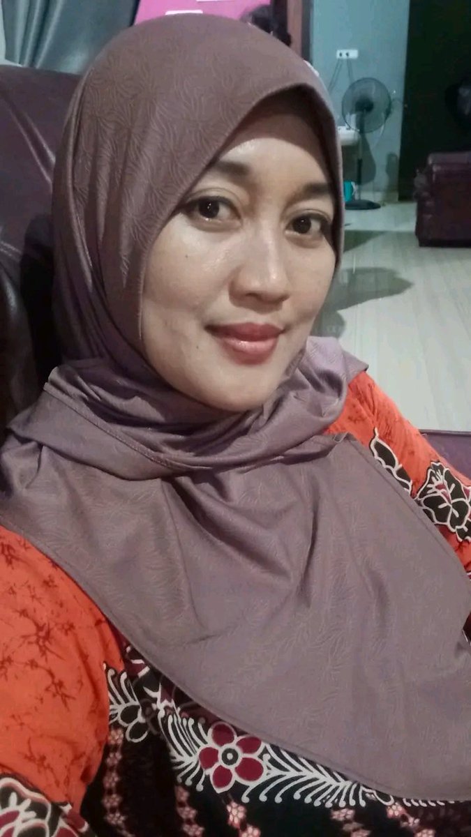 latifahbinti17's tweet photo. Kadang pingin nikah lagi, tapi ingett umur hampir 50 an. Sapa juga yg mau. Udah lama ga gituan lagi https://t.co/iGuUp6L4oT