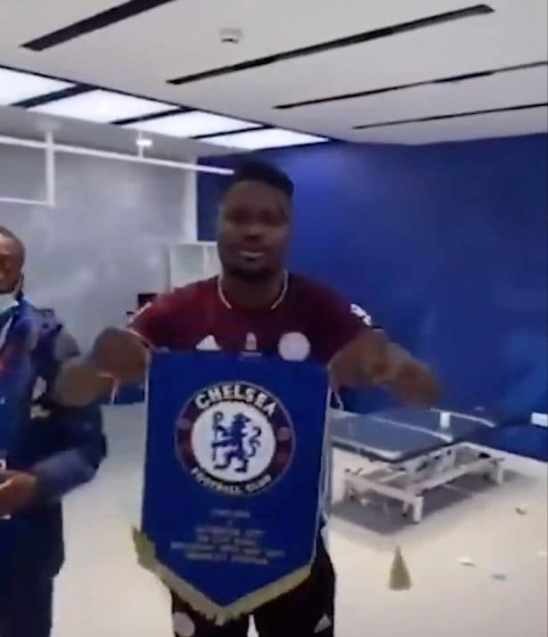DR62CFC's tweet photo. @FabrizioRomano And he was the twunt holding the camera! He can fuck right off and when he gets there he can fuck off again https://t.co/eYSbxuwdHV