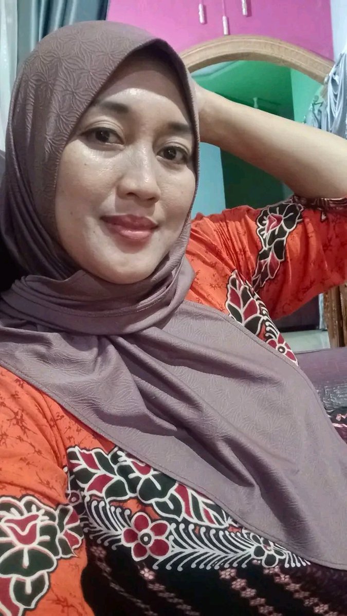 latifahbinti17's tweet photo. Kadang pingin nikah lagi, tapi ingett umur hampir 50 an. Sapa juga yg mau. Udah lama ga gituan lagi https://t.co/iGuUp6L4oT