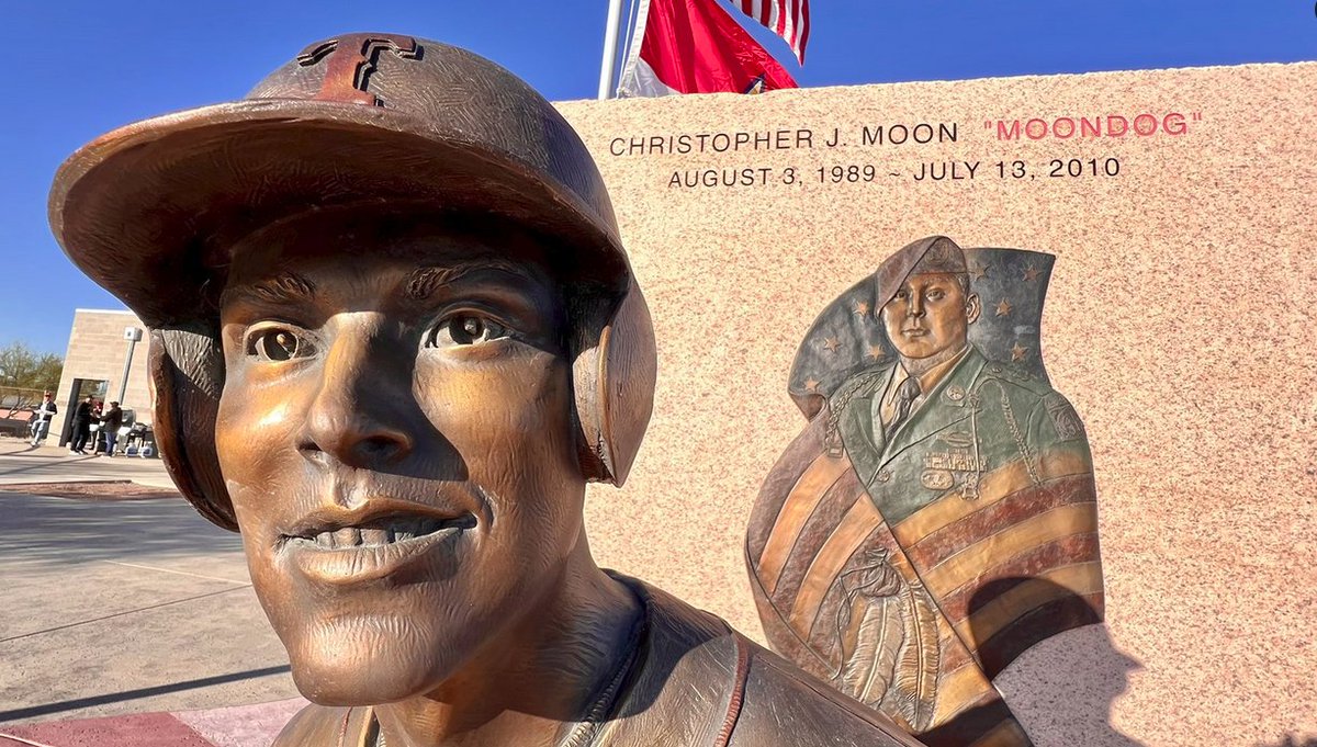 JavierJMorales's tweet photo. Memorial Day observance: Honoring local standouts who sacrificed their lives for our country while in battle, including former Tucson High and Arizona baseball player Chris Moon, who put his pro baseball aspirations aside with the Wildcats and chose to serve in the war against terrorism at Afghanistan following 9/11.

Story - https://t.co/u3PQoMJXST 
---