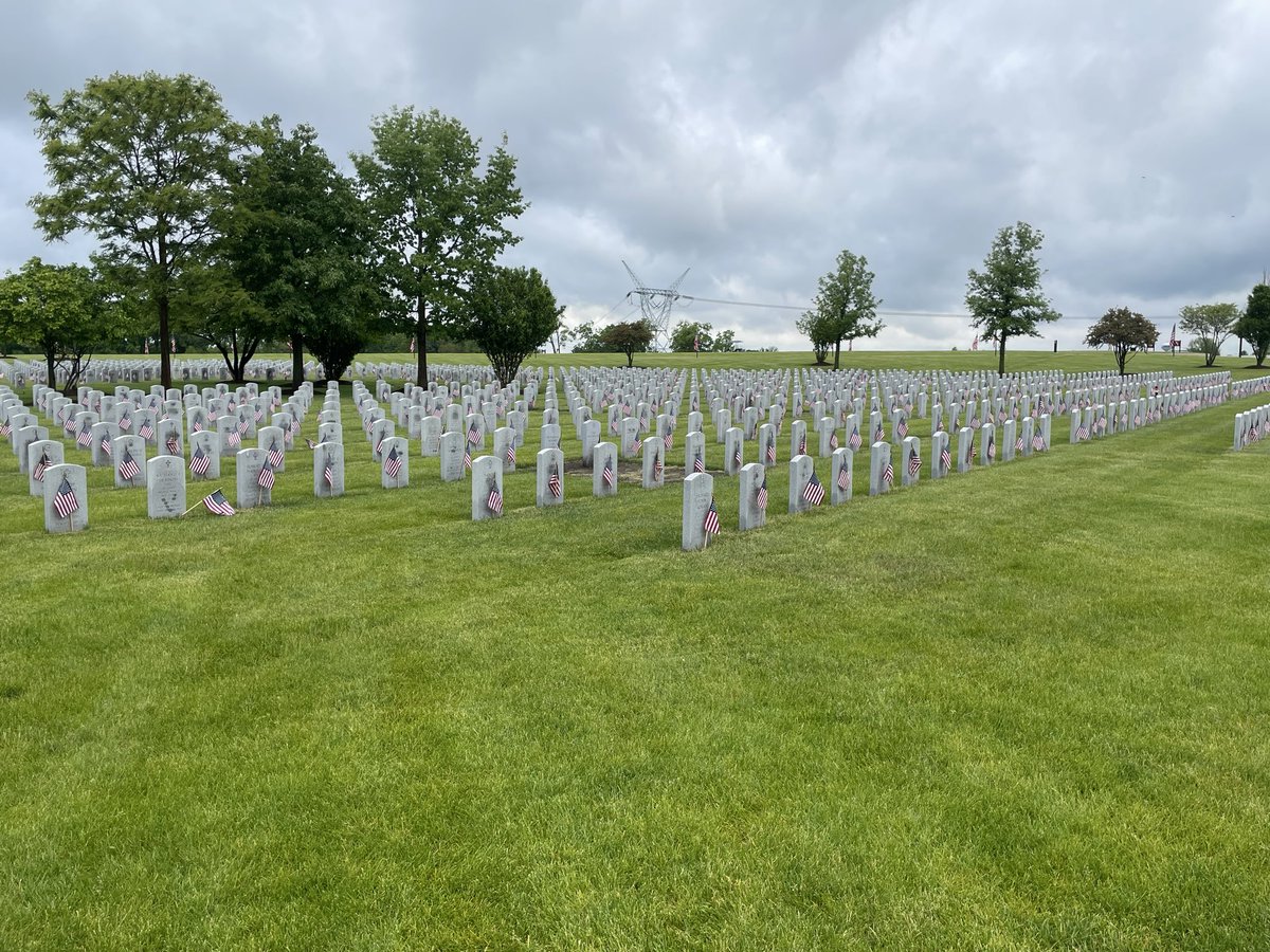 Krypton308's tweet photo. @Joeinblack Abraham Lincoln National Cemetery in Elwood, IL. https://t.co/AJ4zbAUB8W