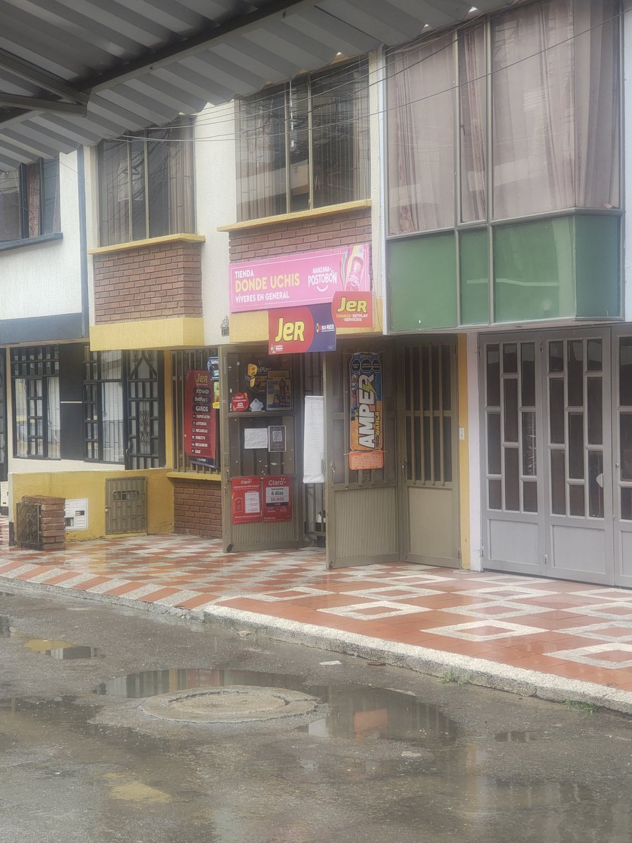 Sebajtianf's tweet photo. la vaina está tan dura q kali uchis monto tienda https://t.co/D5fTx7PiBR