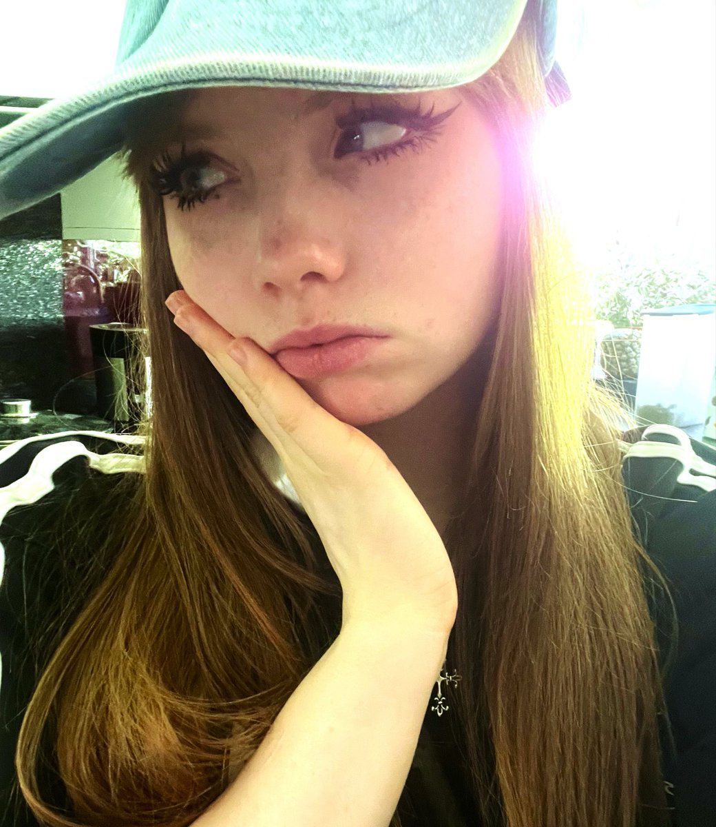 em ★ semi inactive tweet media