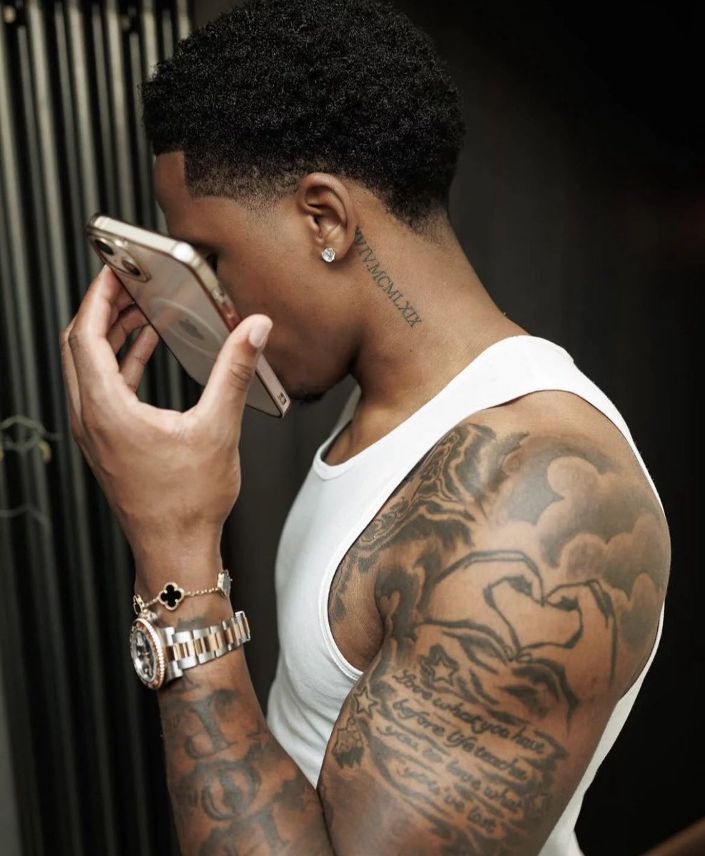 Greenaugustus13's tweet photo. Dark skin x Tattoo https://t.co/lGn2pRX7eD