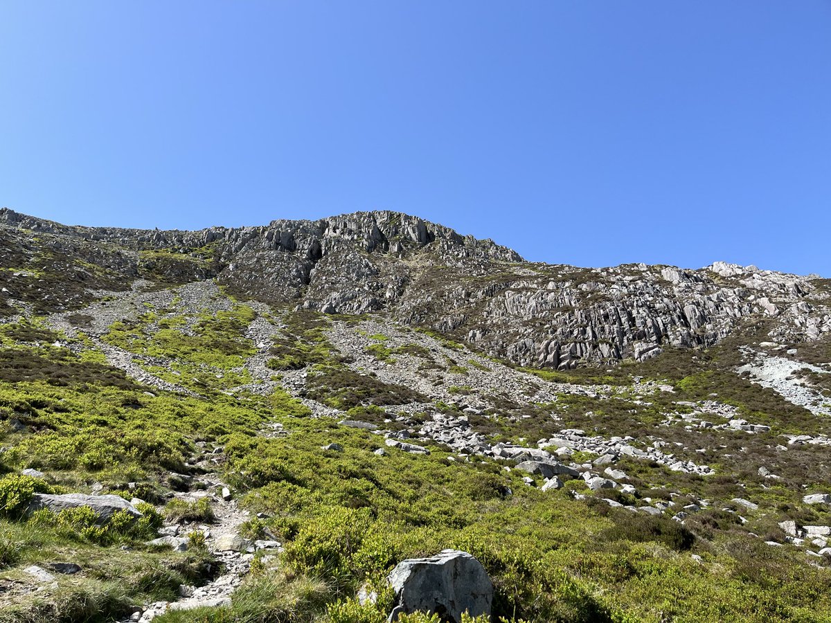 ChrisShaw93's tweet photo. Dolmen Ridge up Glyder Fach, Snowdonia. https://t.co/caspFjnW3W