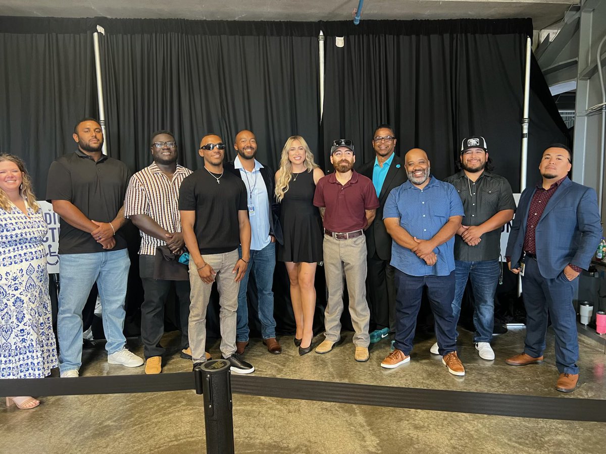 MolinaFootball's tweet photo. So proud of the Molina High School graduates, yesterday was a beautiful reminder of how far hard work, faith, and perseverance can take you. Congratulations, Class of 2026.
#2026Grads #MolinaStrong #ProudCoaches @Coachbru3 @dallasathletics @Molina_Jaguars https://t.co/mNsNI3oJp4