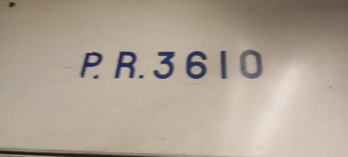 Jefe_100's tweet photo. @MetroCDMX hola buenos días, disculpa se encuentra está bolsa de basura en el interior del carro PR. 3610 circulando en línea 7 dirección Rosario favor de realizar la limpieza del mismo https://t.co/vwcxSJ7Jf8