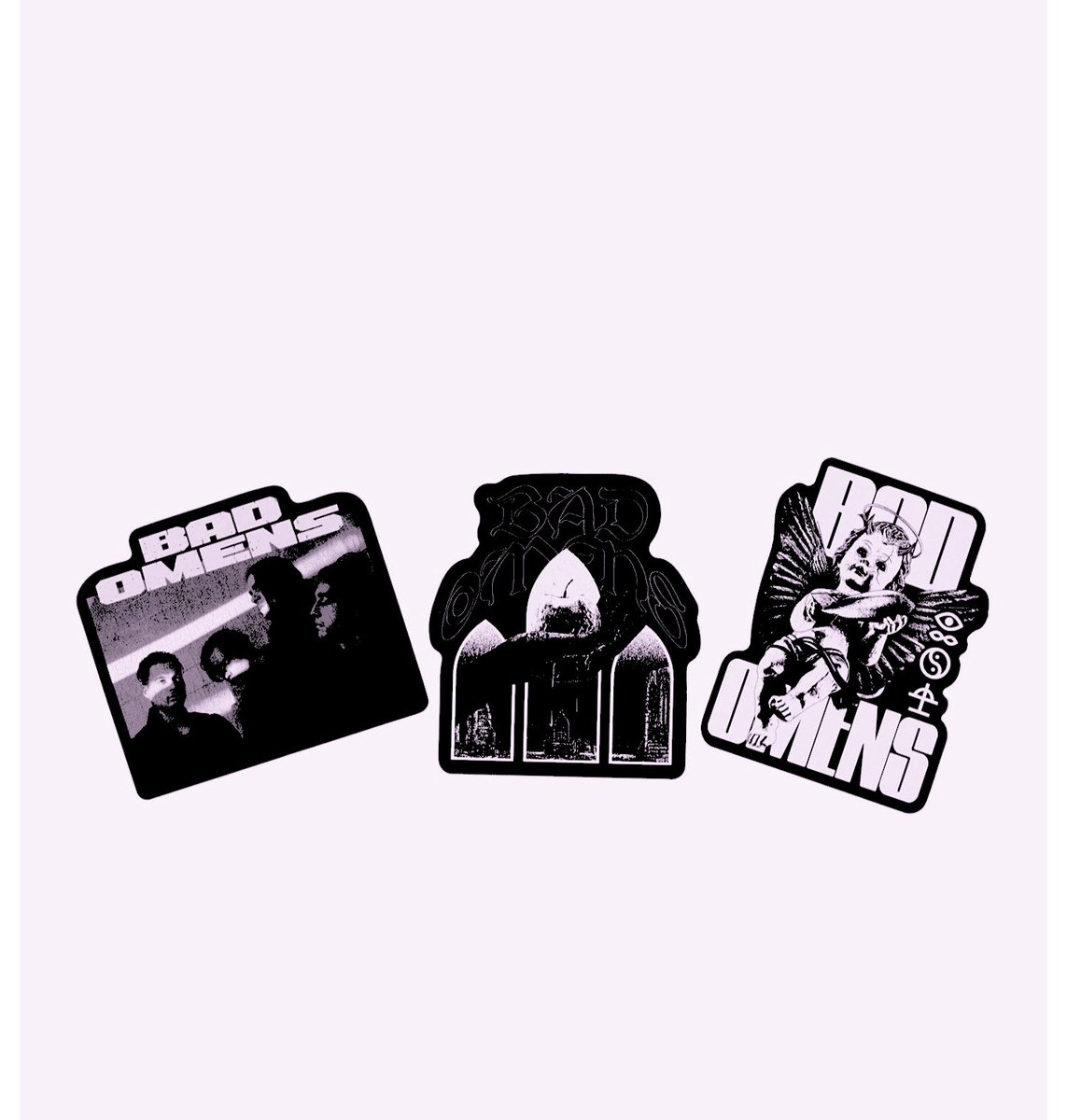 MULTIEDSTARS's tweet photo. 𝐈𝐍𝐂𝐋𝐔𝐃𝐄𝐃:

→ Long sleeve shirt ( 2x size ) 

→ Bad Omens buttons set.

→ Bad omens sticker set.

→ Hoodie ( 3x size ) 

→ Plus maybe even more ( who knows ! ) https://t.co/RAin5VkfMw