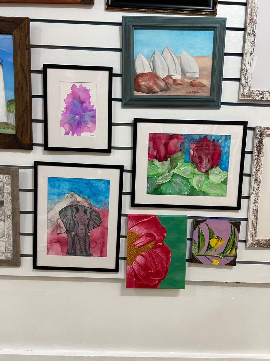 KizCheerios's tweet photo. I’m so excited to announce I’m now at a 3rd location! You can purchase my original art pieces at The Cozy Cottage on Main (616 Main Street, Hyannis, Ma). Stop on by! @cozy_cottage_artisan_boutique #hyannismainstreet #buylocalartma #capecodart #capecod #supportsmallartists https://t.co/PqsaqiiXio
