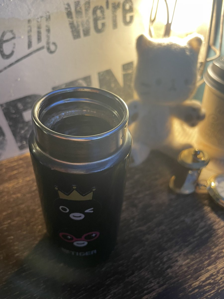 satoko_1001's tweet photo. ここ最近よく飲んでるかもしれない、エスプレッソ×レモンスカッシュ🍋
これは先週呟き忘れていた分。持ち帰りドリップ☕️もね

久しぶりに解説しておくと、移動販売のコーヒー屋さん @cafe_flat が、毎週月曜日に行きつけのメガネ屋さんの前に出店しているのです。
#月曜日のおたのしみ 
#cafeflat https://t.co/WMJ00egWjR