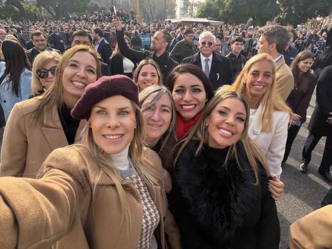 Abril tweet media