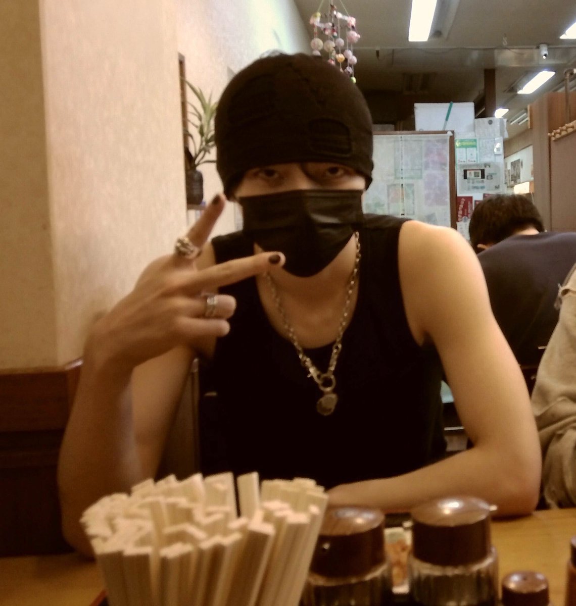 띠롱이.. tweet media