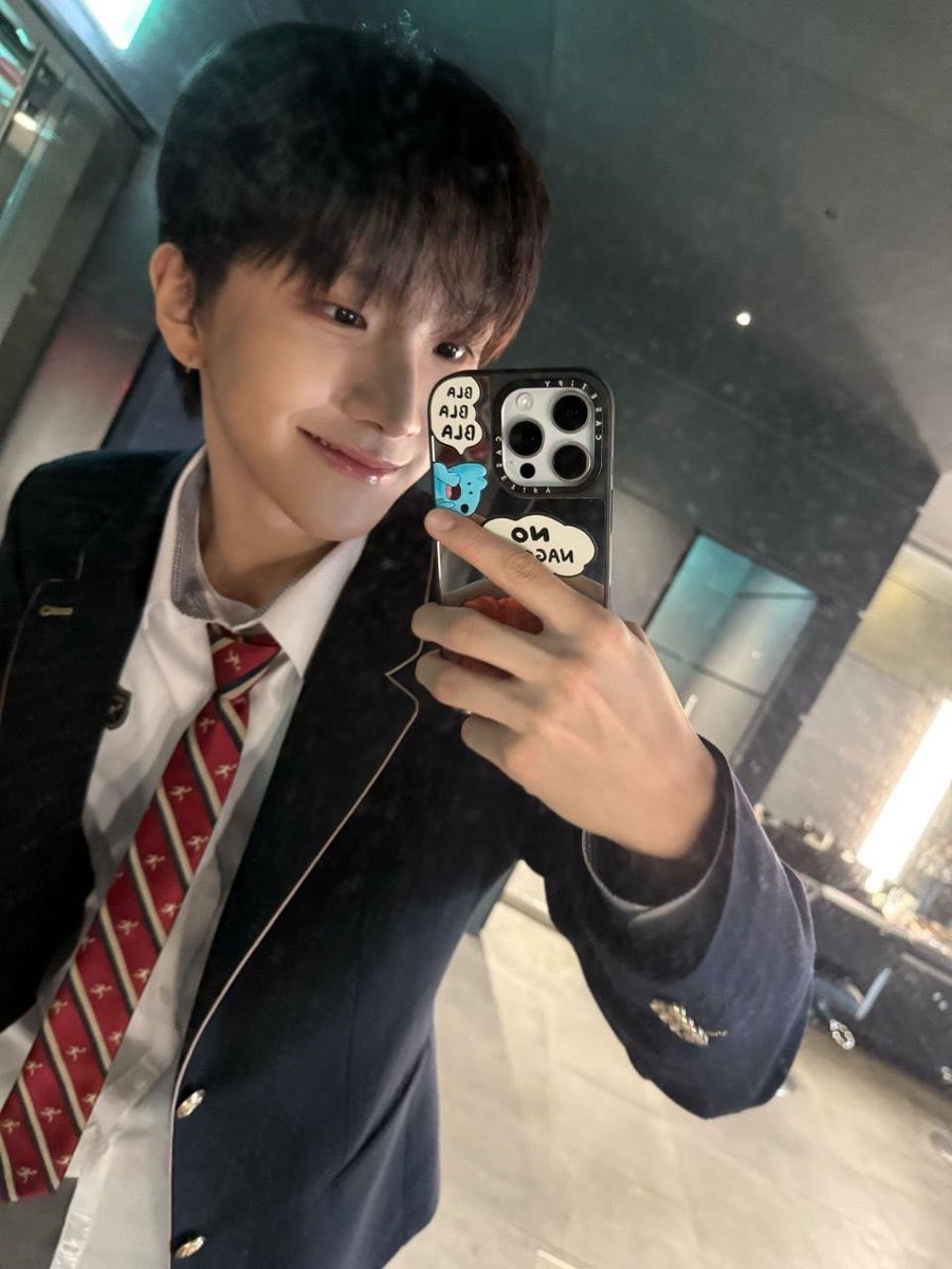 언 tweet media