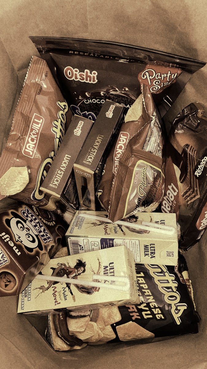 thearthm's tweet photo. ︎

Pulangnya, menyempatkan diri untuk mengabadikan momment ini. Tentu saja dengan mengisi stock jajanan lagi.

Sekali lagi, happy birthday ya sayang @souleilc ♡

︎ https://t.co/Ie1wuhFTbb