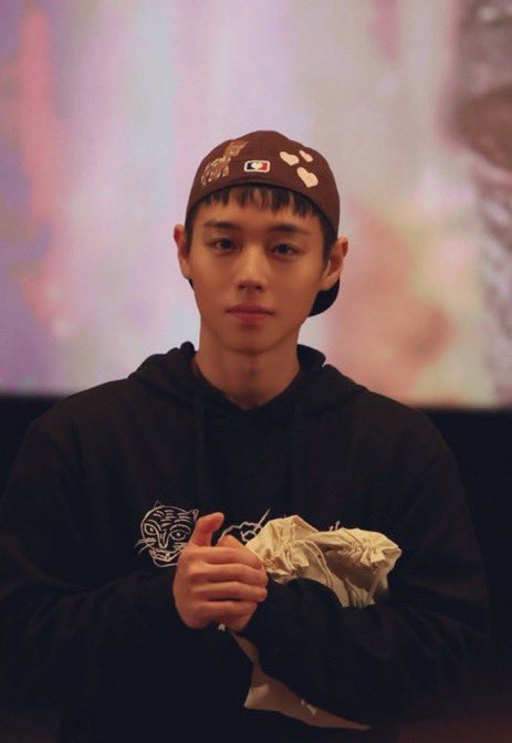 땅이.. tweet media