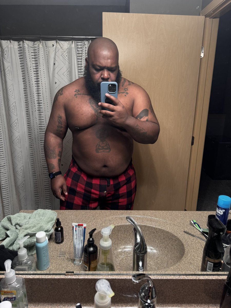 pull_mybeard's tweet photo. It’s Monday, I don’t have work and my head is shaved. Watch out losers https://t.co/OoXnCBPMQR