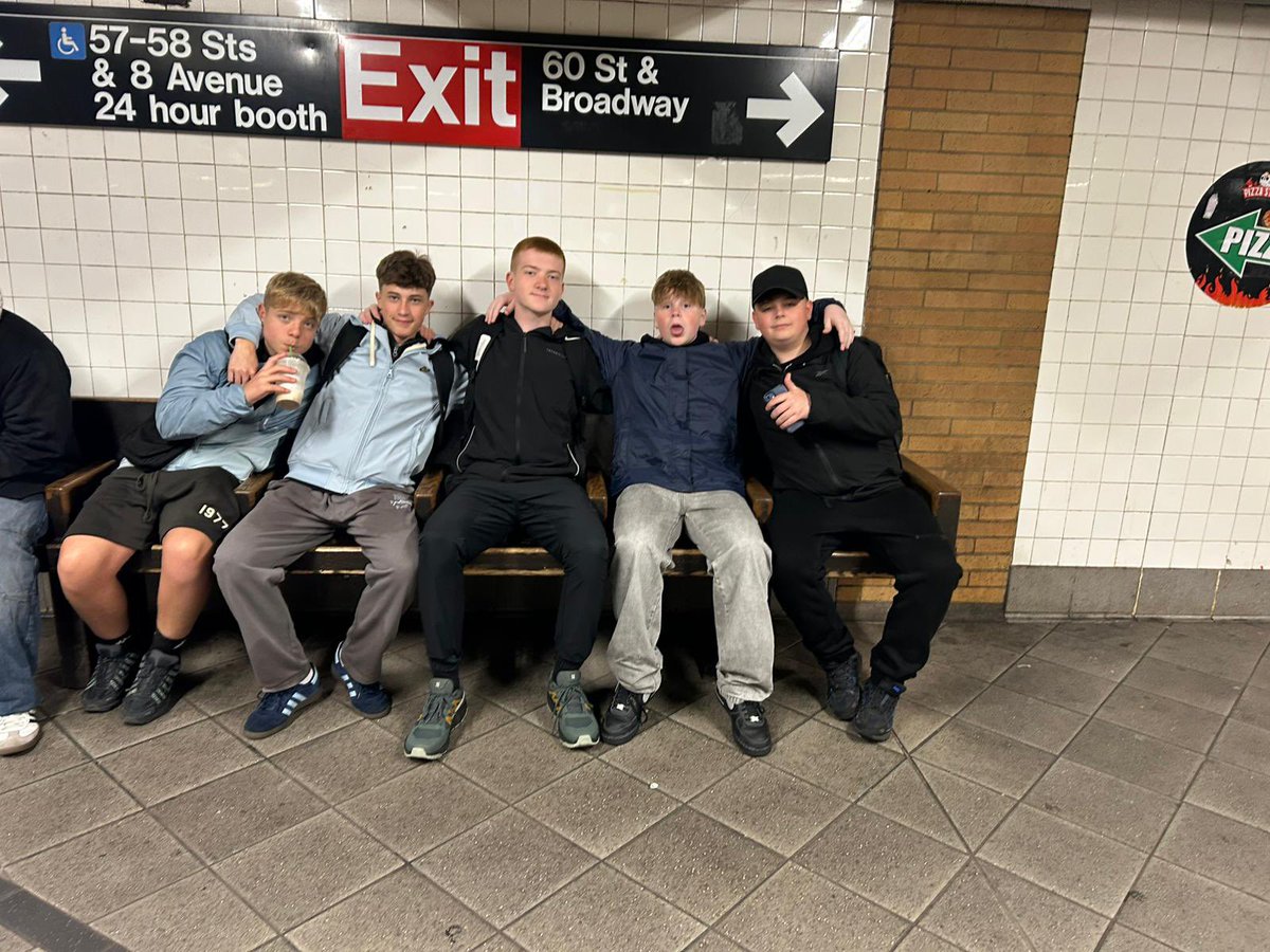 StChrisCEHigh's tweet photo. More from New York on Day 4 🇺🇸

After breakfast we headed south, catching the Staten Island Ferry for amazing views of the Statue of Liberty and Manhattan skyline.

[1] https://t.co/ifMr1jtqCq