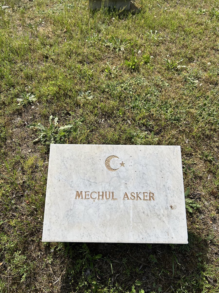 zeynepbiber112's tweet photo. Vatanından çok uzakta,
bilmediği topraklarda can veren kahramanlar…
Ruhunuz şad olsun.
Sizleri unutmadık, unutmayacağız.🇹🇷

Galiçya Cephesinde şehadete eren şanlı ��ehitlerimizi rahmet, minnet ve saygıyla yâd ediyoruz.

📍Budapeşte, Macaristan https://t.co/y00oEiPtOl