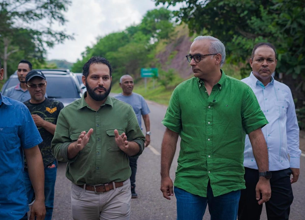 elnuevodiariord's tweet photo. El ingeniero @jeffreyinfantel , miembro de la Comisión Nacional de Infraestructura de la Fuerza del Pueblo, informó que realizó una visita de observación a los puentes El Trampolín, en la comunidad de Caobanico, entrada El Pinar y Bernabé, ubicados en la carretera que conecta San José de las Matas con El Rubio, donde afirma que pudo constatar el avanzado deterioro de esas estructuras.

#ElNuevoDiarioRD