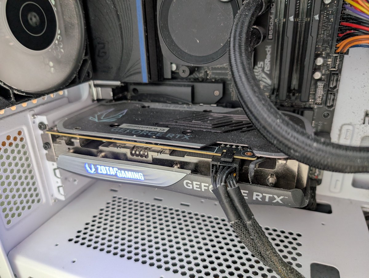 agkulcz's tweet photo. @ZOTAC Great giveaway prizes @stephsparkxclw @melawymwrard #ZOTAC20th https://t.co/6p6RWhPQ9x