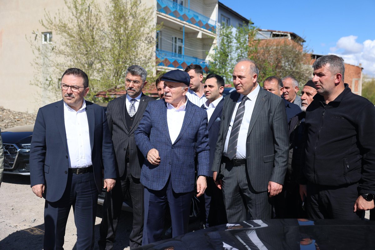 avibrahimK's tweet photo. 📍 Aziziye / Ilıca

Önceki Dönem İçişleri Bakanımız ve Erzurum Milletvekilimiz Sn. Selami Altınok, Erzurum Büyükşehir Belediye Başkanımız Sn. Mehmet Sekmen, Aziziye İlçe Başkanımız Sn. Hüseyin Güler ve Aziziye Belediye Başkanımız Sn. Emrullah Akpunar ile birlikte Aziziye ilçemiz Ilıca bölgesinde yürütülen kentsel dönüşüm alanlarında incelemelerde bulunduk.

Şehrimizin geleceğini yakından ilgilendiren çalışmalar hakkında yerinde değerlendirmeler yaparak istişarelerde bulunduk.
