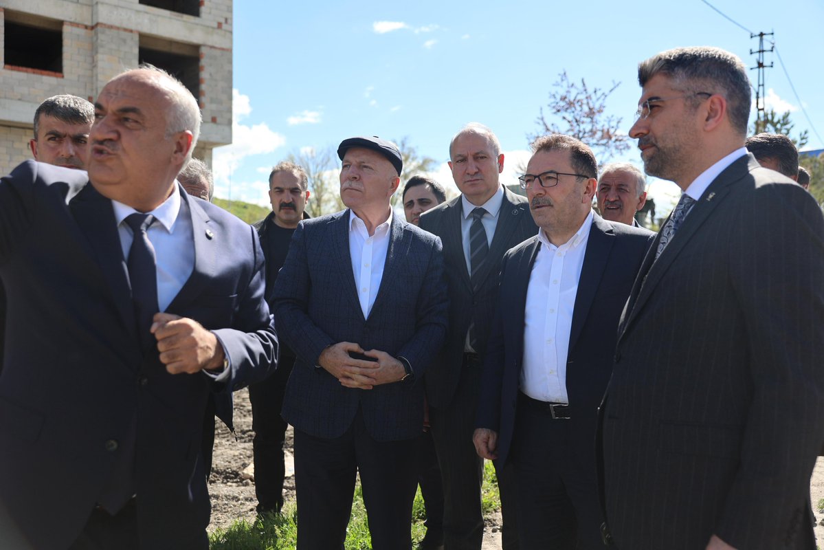avibrahimK's tweet photo. 📍 Aziziye / Ilıca

Önceki Dönem İçişleri Bakanımız ve Erzurum Milletvekilimiz Sn. Selami Altınok, Erzurum Büyükşehir Belediye Başkanımız Sn. Mehmet Sekmen, Aziziye İlçe Başkanımız Sn. Hüseyin Güler ve Aziziye Belediye Başkanımız Sn. Emrullah Akpunar ile birlikte Aziziye ilçemiz Ilıca bölgesinde yürütülen kentsel dönüşüm alanlarında incelemelerde bulunduk.

Şehrimizin geleceğini yakından ilgilendiren çalışmalar hakkında yerinde değerlendirmeler yaparak istişarelerde bulunduk.