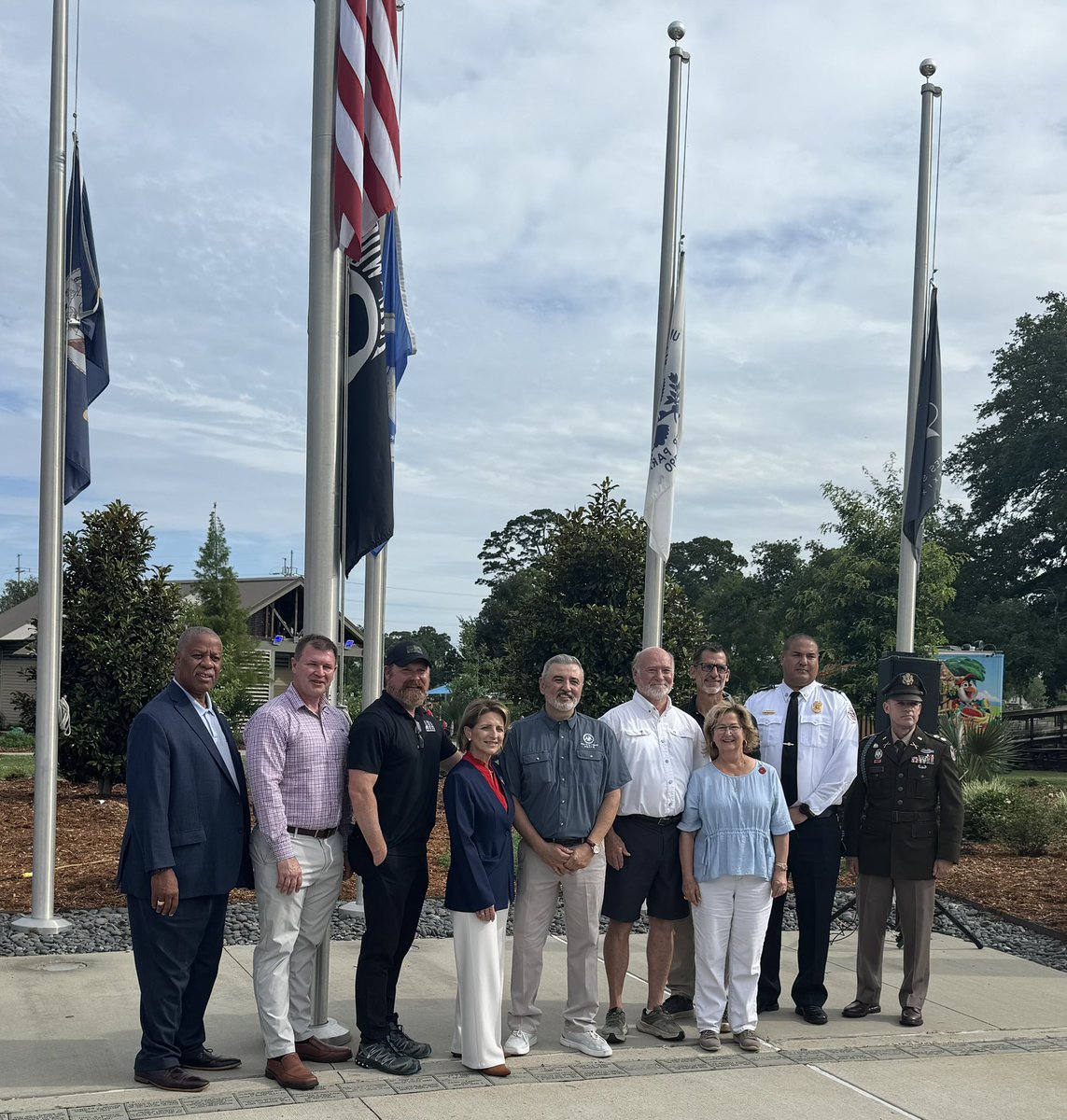 LCGtweets's tweet photo. This Memorial Day, LCG honors and remembers the brave men and women who made the ultimate sacrifice in service to our country.

As we gather with family and friends, we encourage everyone to pause, remember, and honor those who gave everything in defense of our freedoms.🇺🇸 https://t.co/k3TuZ7hbAY