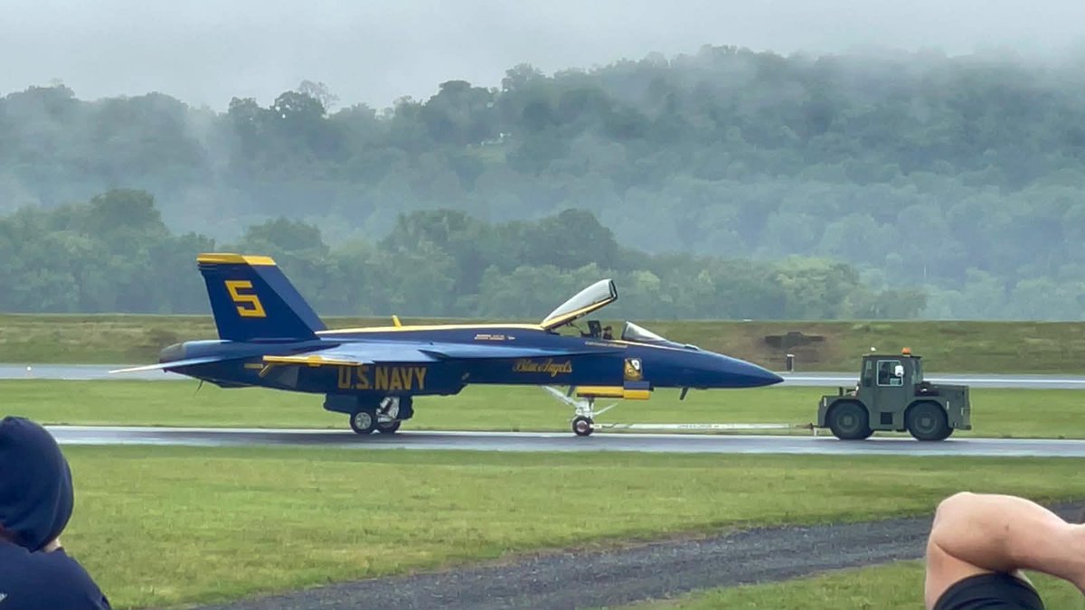 gonzaconti_18's tweet photo. Un amigo esta de paseo en EEUU engancho un show aéreo en pensilvanya
Y me manda esto...
Que lindo lpm
#F16DemoTeam #F16 #BlueAngels #USAF #UsNavy #F18 #SuperHornet #Viper https://t.co/tGMGrfooLM