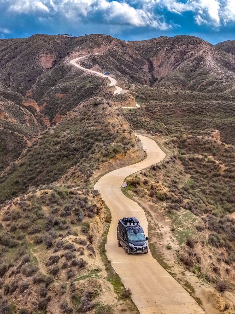 offrotie's tweet photo. 🚐✨ Epic 4x4 adventure in the Gorafe Desert!

Conquering this epic route:

Section 1:
🔸 Camino de Bacor – Concrete track snaking high above the dramatic canyon veins. Thrilling views!

This loop is an absolute must-do 4x4 track. Technical enough to keep it exciting, beautiful enough to take your breath away. 🌅🏜️

#offrotie #4x4 #vanlife
