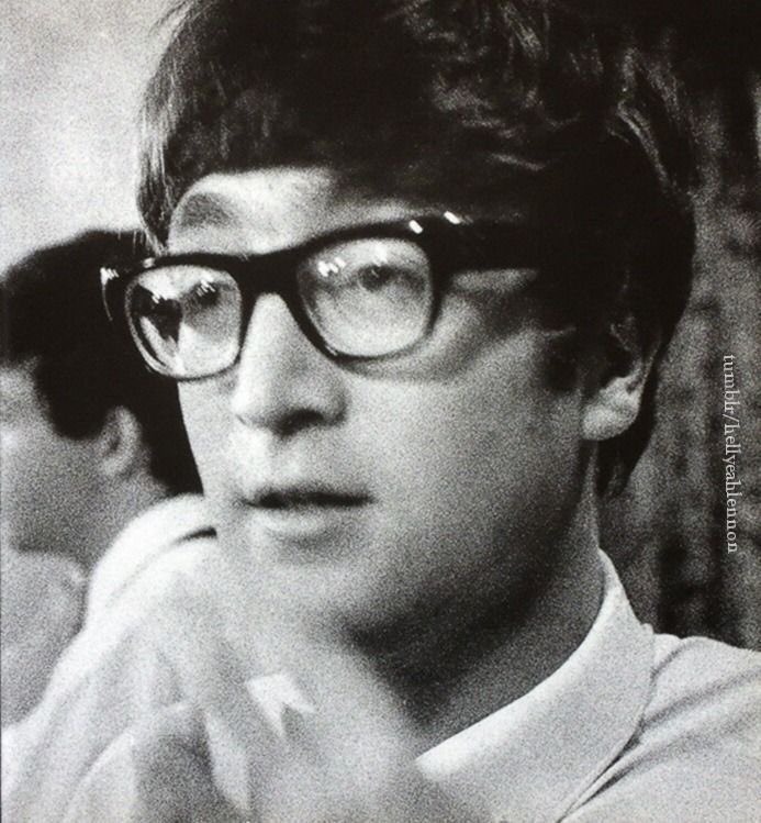 lesbianbeatle's tweet photo. i love his buddy holly glasses because i also have glasses like that and im also very blind https://t.co/h1e2zkOL6n
