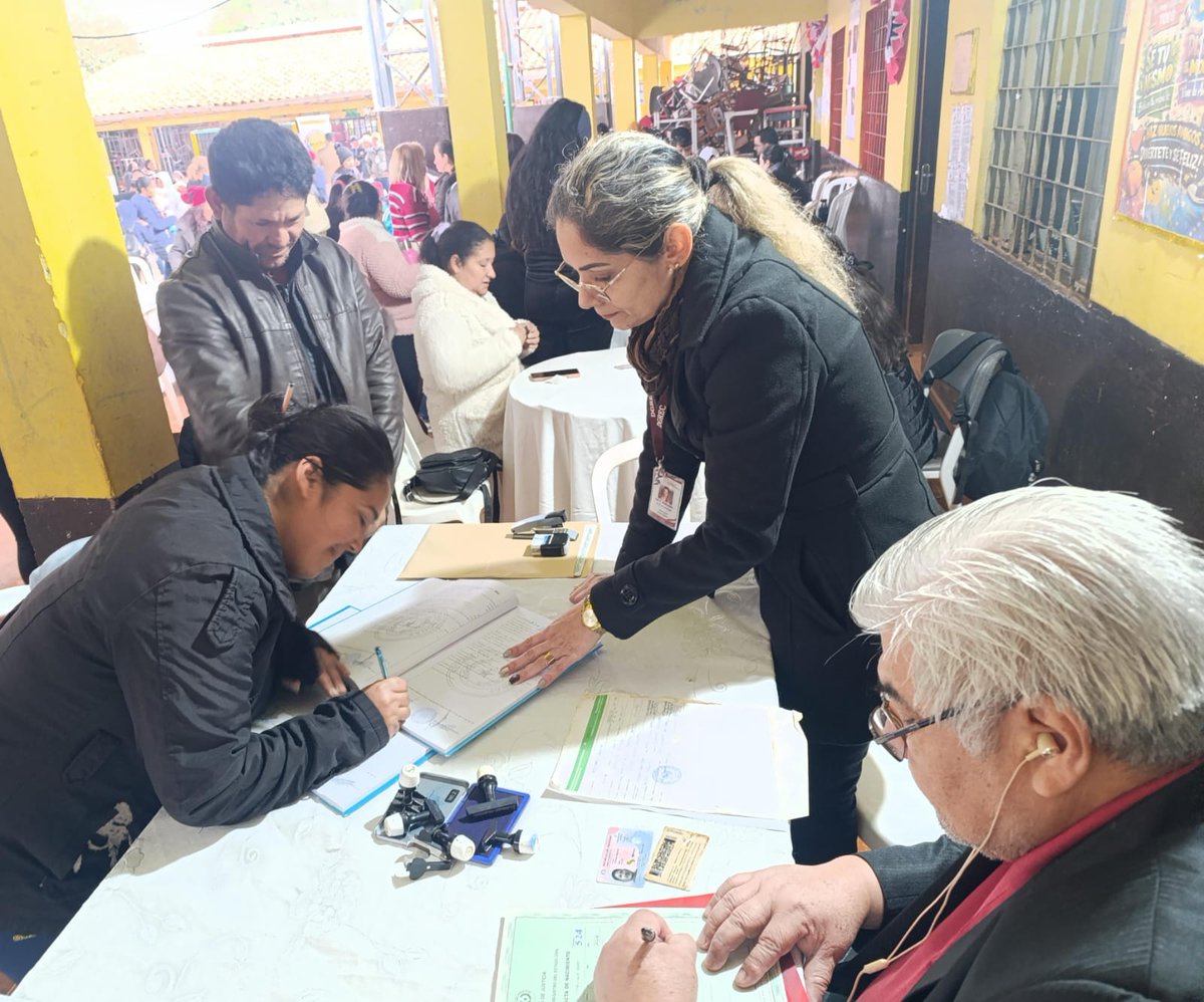 pyregistrocivil's tweet photo. 📍 Presidente Franco | Alto Paraná

El #NuevoREC participó de una jornada de atención ciudadana en el marco de #DiaDeGobierno, acercando servicios registrales a la comunidad. 🇵🇾📄 https://t.co/jsUHRL8Pay
