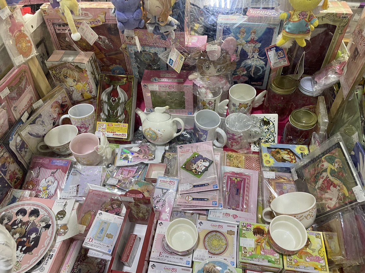 cryptbatz's tweet photo. Awesome booth at momocon filled with old clamp and ccs merch almost died https://t.co/QFvuo5WjOR