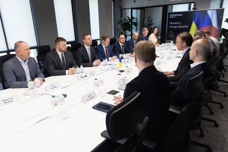 KoretskyiUA's tweet photo. A meeting was held with Luboš Veselý, Ambassador Extraordinary and Plenipotentiary of the Czech Republic to Ukraine, and representatives of Czech company MND.

The focus of the meeting was on strengthening cooperation and potential investment projects, including joint initiatives in hydrocarbon production.

A detailed overview was provided of the consequences of systematic russian attacks on Naftogaz Group oil and gas infrastructure. The participation of Czech companies in supplying equipment for recovery efforts was also discussed.

Special thanks to the Government of the Czech Republic @CzechMFA and MND for their practical support during the most difficult winter in Ukraine’s history.
