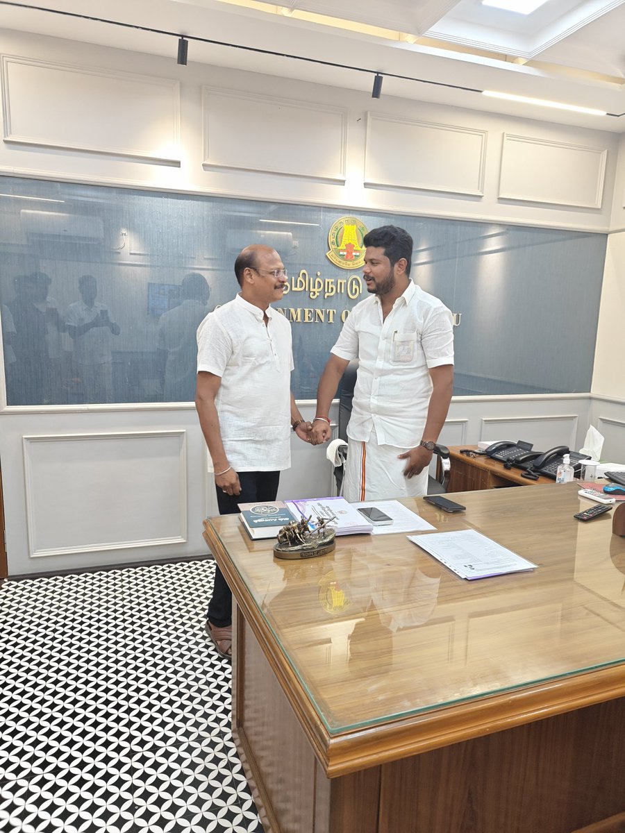 pradeeppkt's tweet photo. மாண்புமிகு தொழிலாளர் நலன் மற்றும் திறன் மேம்பாட்டு துறை அமைச்சர் திரு.முகமது பர்வேஸ் அவர்களை சந்தித்து வாழ்த்து தெரிவித்தேன் https://t.co/cxYZxO7JHR
