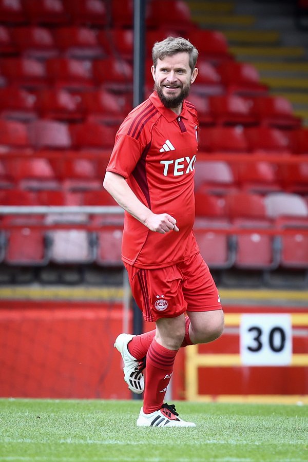 TheElzPet's tweet photo. A boyhood dream complete to Play on the Pitch @AberdeenFC @AberdeenFCHelp I was amazed I managed to last 45mins let alone score 2 goals and a penalty.  Memories that will last forever and unbelievably captured by @AberdeenMAG9 you'll see in the pictures what it means to score! ♥️ https://t.co/ZBufdsENer