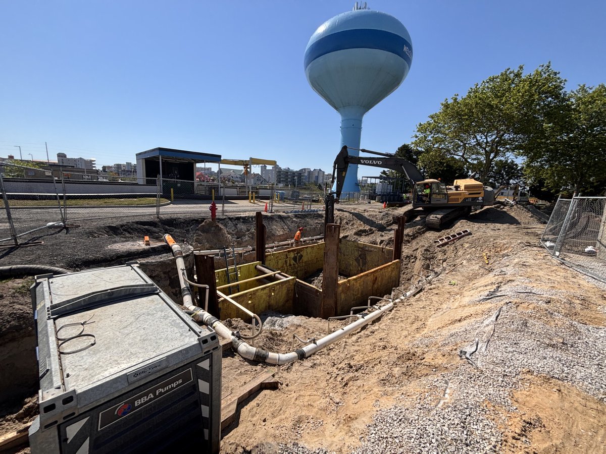 TrenchTechInc's tweet photo. Ocean City, MD: A 16' long x 14' wide x 12' deep Slide Rail System, 4-sided pit was used when installing a water main pipe. https://t.co/2uA07dqVKm