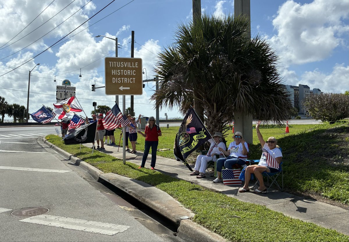 NorthBrevardGOP's tweet photo. 15 proud patriots hit the streets this Memorial Day to wave Old Glory and pay tribute to America’s finest. 

Thank you to all who served and sacrificed. 🇺🇸

#MemorialDay #NeverForget https://t.co/TpJ9kBX5Vc