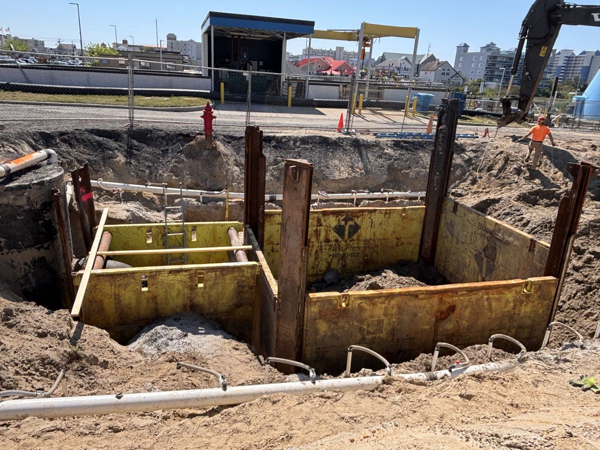 TrenchTechInc's tweet photo. Ocean City, MD: A 16' long x 14' wide x 12' deep Slide Rail System, 4-sided pit was used when installing a water main pipe. https://t.co/2uA07dqVKm
