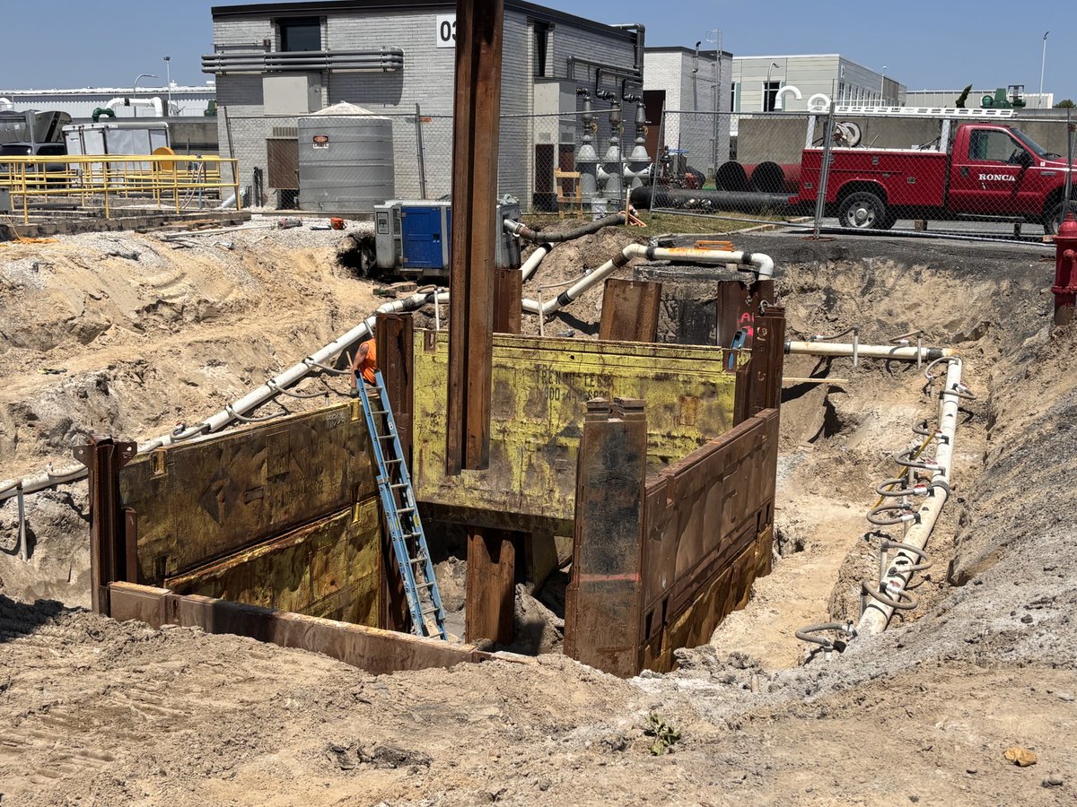 TrenchTechInc's tweet photo. Ocean City, MD: A 16' long x 14' wide x 12' deep Slide Rail System, 4-sided pit was used when installing a water main pipe. https://t.co/2uA07dqVKm