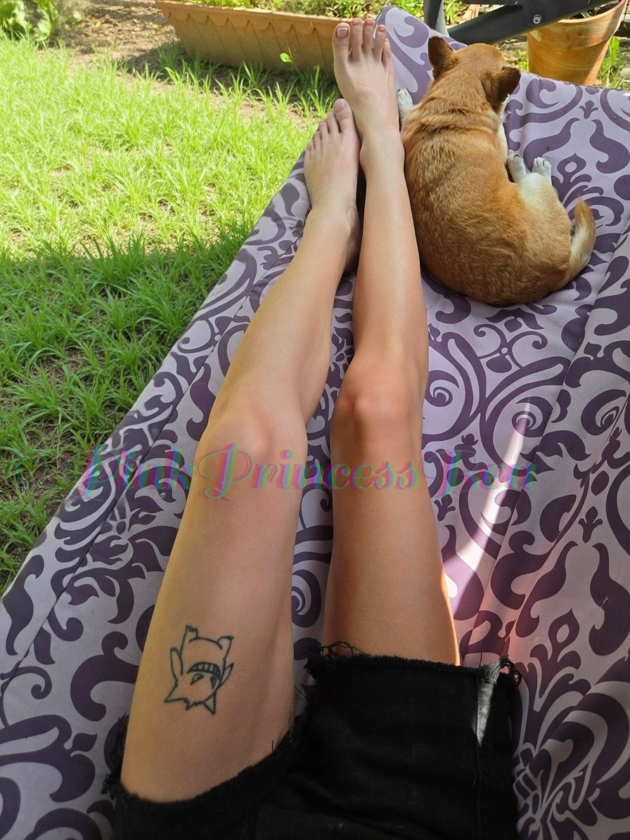 PinkPrincessBea's tweet photo. Enjoying the sun... ☀️
You wish you could be in her place right now, am I right? 😉 https://t.co/akW1qQyuc2