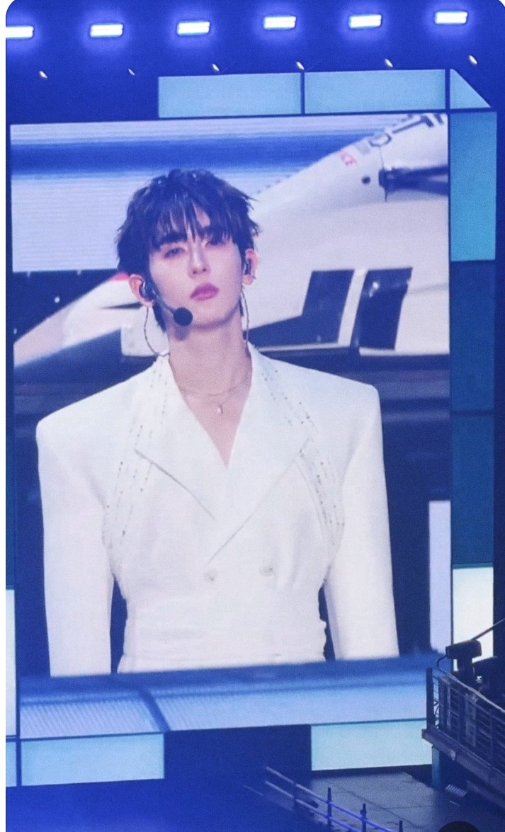 Carolin10827's tweet photo. #RecapForceBookLOL26
#LOLFanFest2026 #kasibook 
Any brand that works with Book will be very lucky. He has striking good looks, his elegance is innate, and his confident stride made him look dazzling. He was a professional haute couture model; that's what he looked like. Amazing! https://t.co/blxUR2Vw89