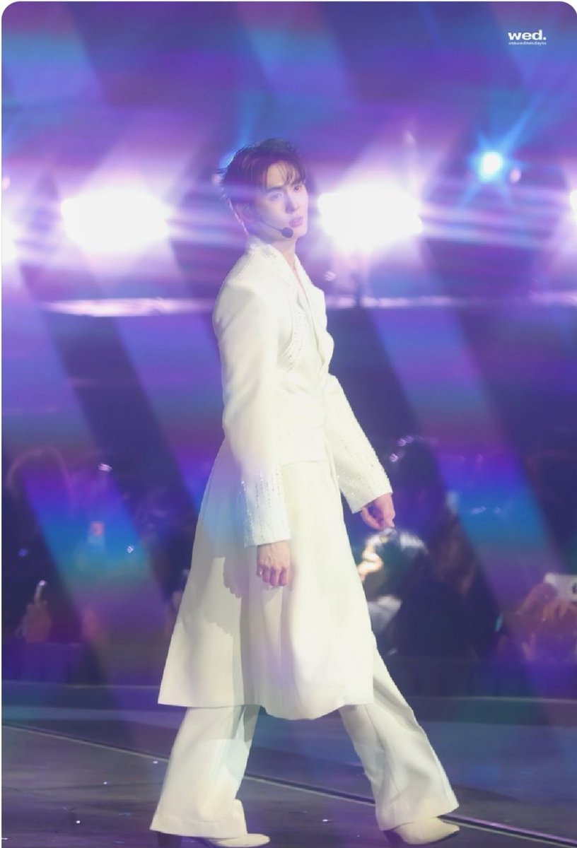 Carolin10827's tweet photo. #RecapForceBookLOL26
#LOLFanFest2026 #kasibook 
Any brand that works with Book will be very lucky. He has striking good looks, his elegance is innate, and his confident stride made him look dazzling. He was a professional haute couture model; that's what he looked like. Amazing! https://t.co/blxUR2Vw89