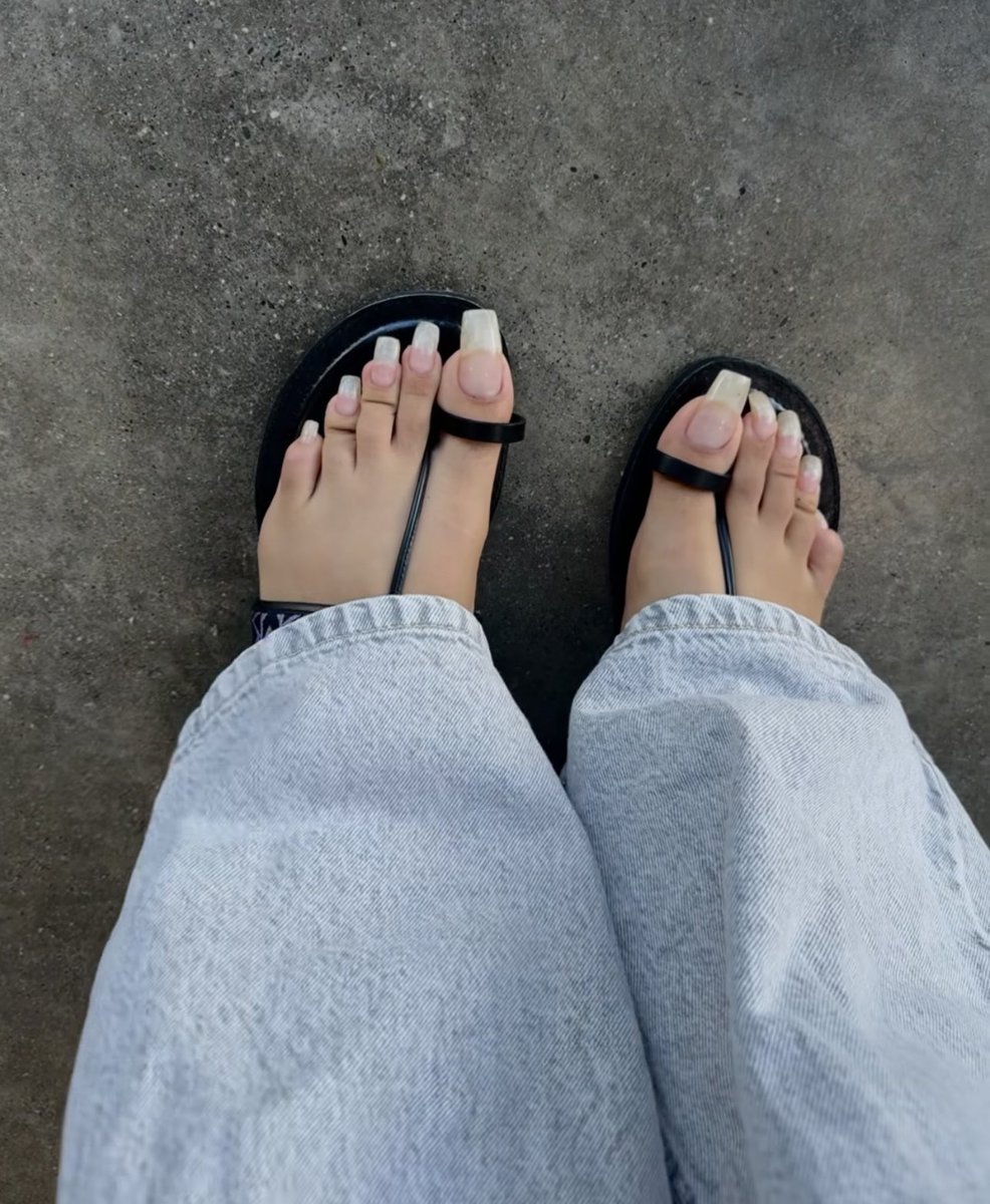 Island_feet02 tweet media