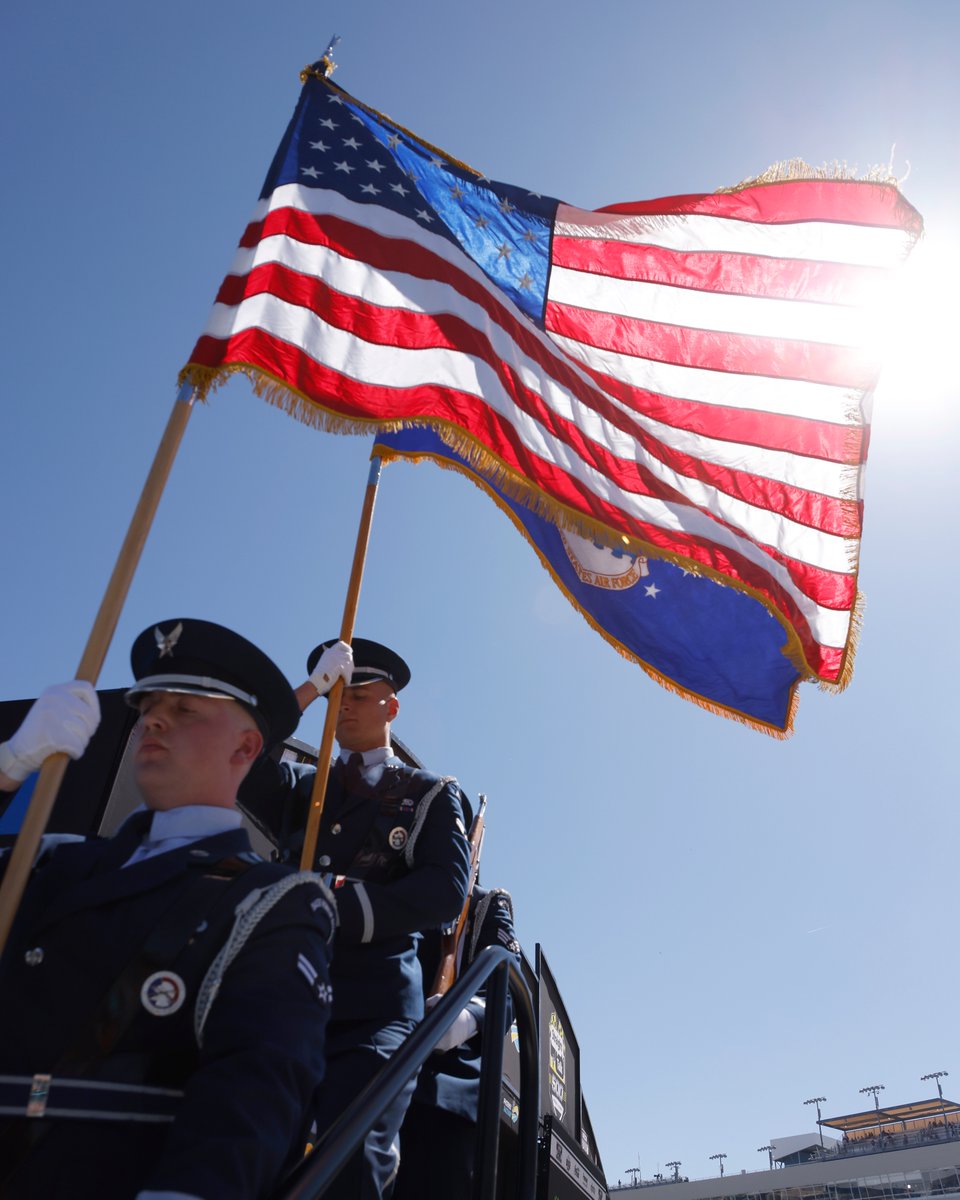 phoenixraceway's tweet photo. Honoring those who made the ultimate sacrifice for our country. Today, and everyday. https://t.co/YEOPMScwCf