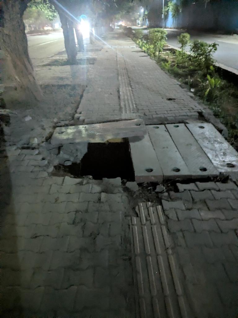 Dhrm_Pnt's tweet photo. @MCD_Delhi @LokNiwasDelhi @gupta_rekha @CMODelhi @praveshwahi What scam is MCD 311 app. Issued closed without action by Manvir Dabas 9811222671 https://t.co/H2SmAPUiAj