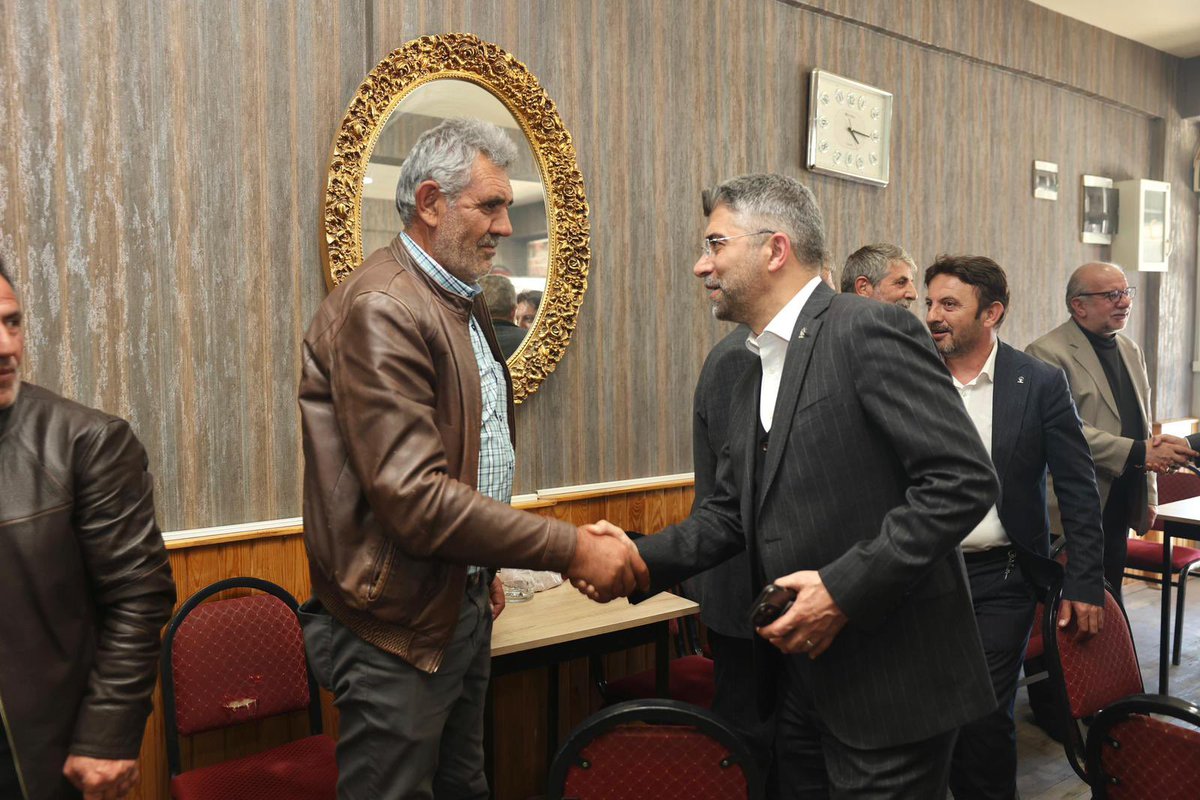 avibrahimK's tweet photo. 📍 Aziziye / Ilıca

Önceki Dönem İçişleri Bakanımız ve Erzurum Milletvekilimiz Sn. Selami Altınok, Erzurum Büyükşehir Belediye Başkanımız Sn. Mehmet Sekmen, Aziziye İlçe Başkanımız Sn. Hüseyin Güler ve Aziziye Belediye Başkanımız Sn. Emrullah Akpunar ile birlikte Aziziye ilçemiz Ilıca bölgesindeki esnaflarımızı ziyaret ederek kıymetli hemşehrilerimizle bir araya geldik.

Esnafımızın talep ve önerilerini dinleyip hemşehrilerimizle samimi sohbetler gerçekleştirdik. Göstermiş oldukları ilgi, misafirperverlik ve muhabbetleri için tüm hemşehrilerimize teşekkür ediyorum.