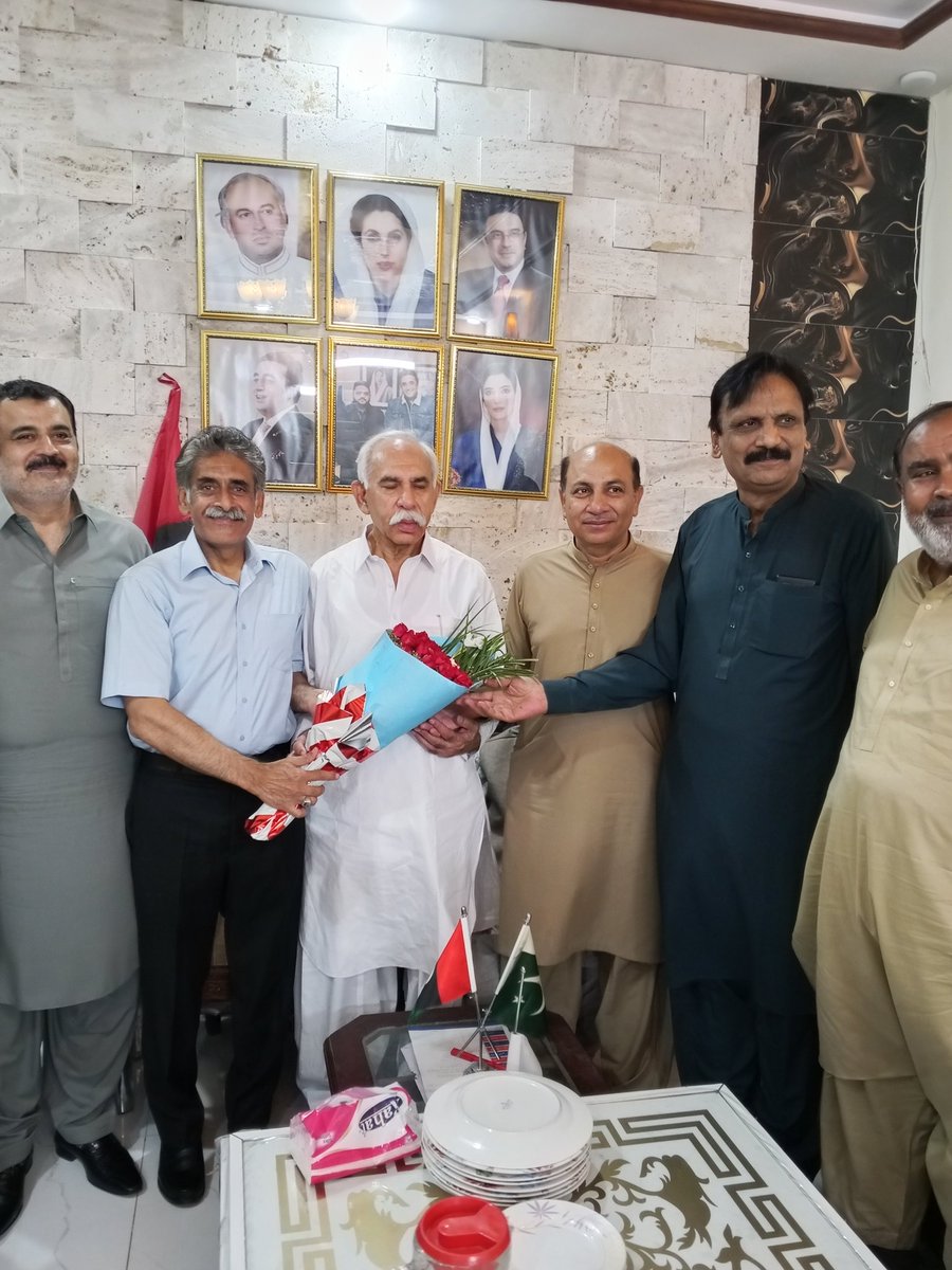 AhadRamay's tweet photo. Congratulations 🎉🎉 FROM MIAN AHAD MAHMOOD RAMAY ADVOCATE GENERAL SECRATERY PLF TO MR KHWAJA KALEEM U RAHMAN ON HIS APPOINTMENT AS ADVISER TO PRESIDENT AJK https://t.co/8peqOkwfCp